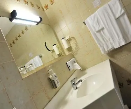 B-hotel Hotel